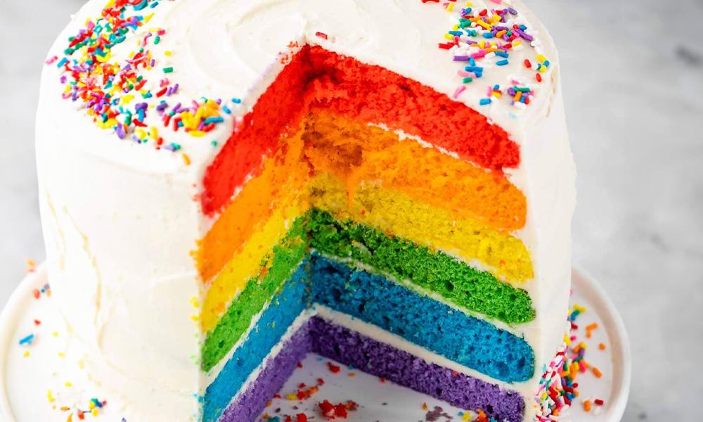 Maak een regenboogtaart voor je kinderfeest!