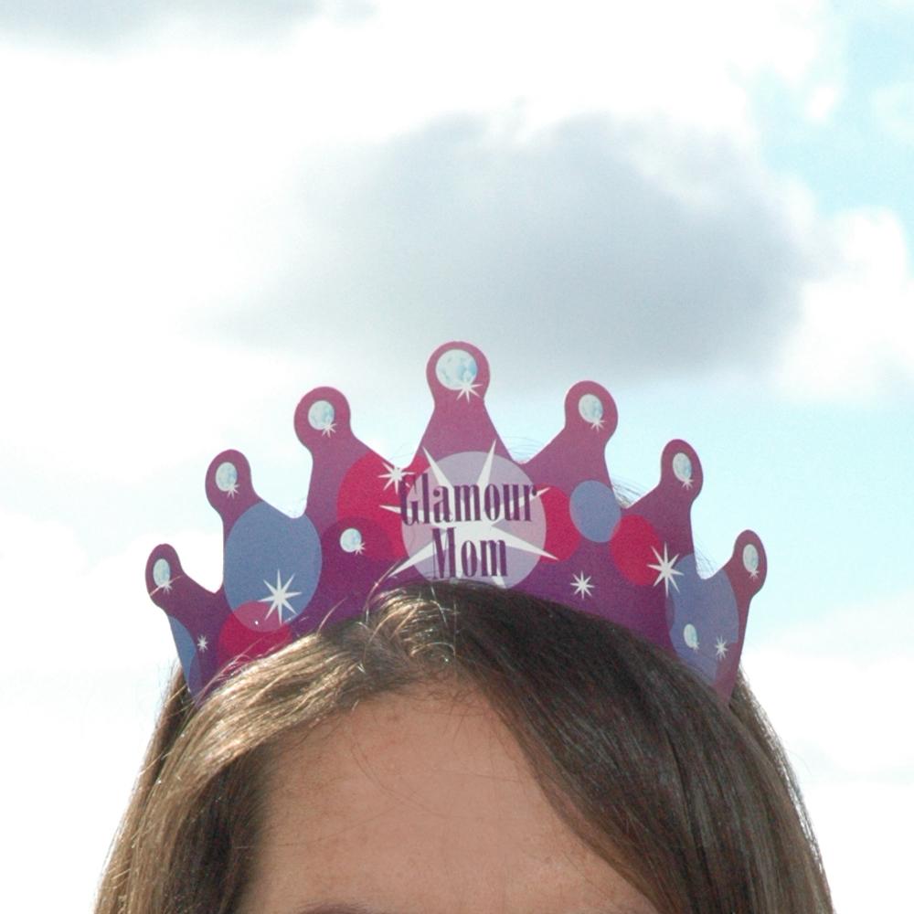 Vrouw draag glamour mom kroon