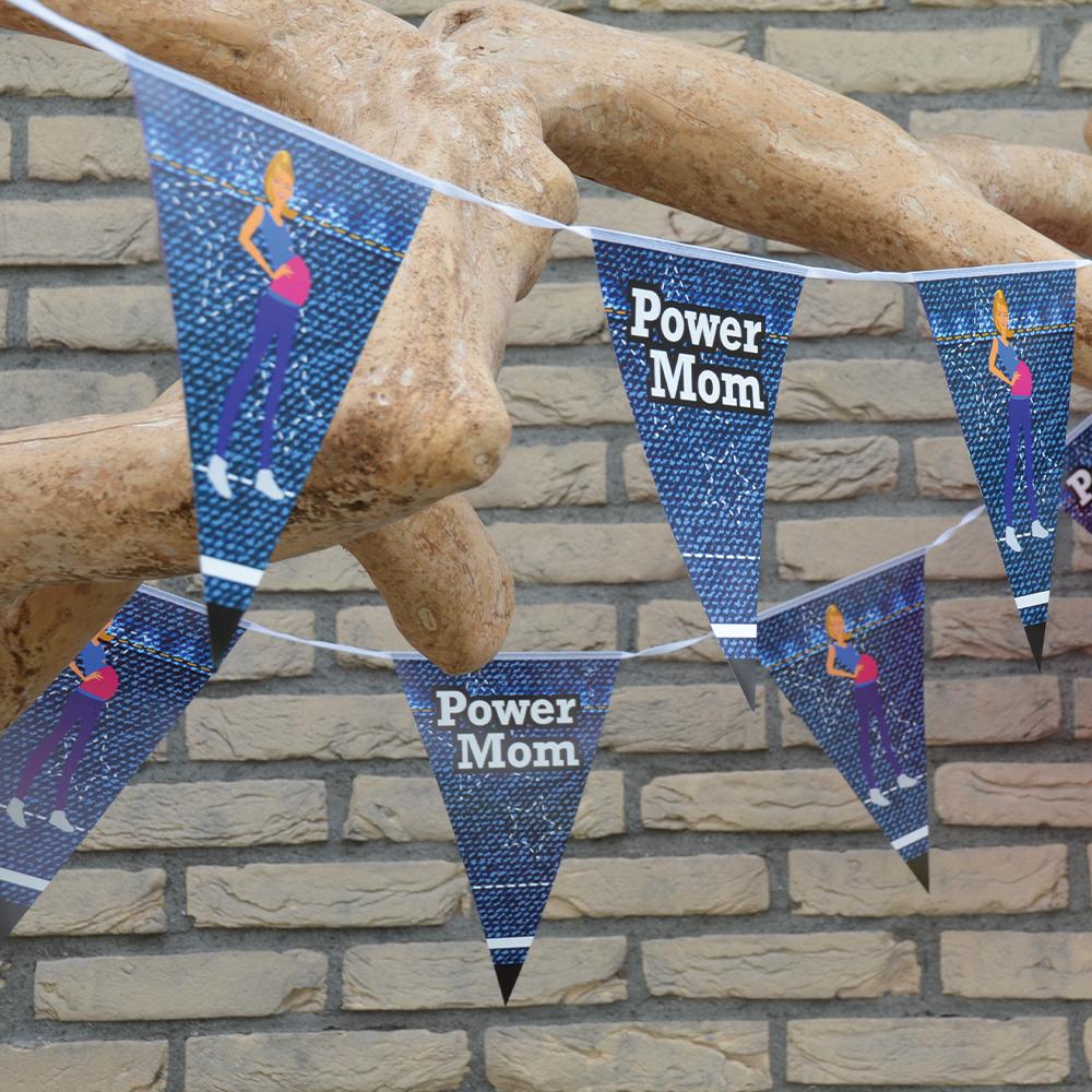 Power mom slingers opgehangen