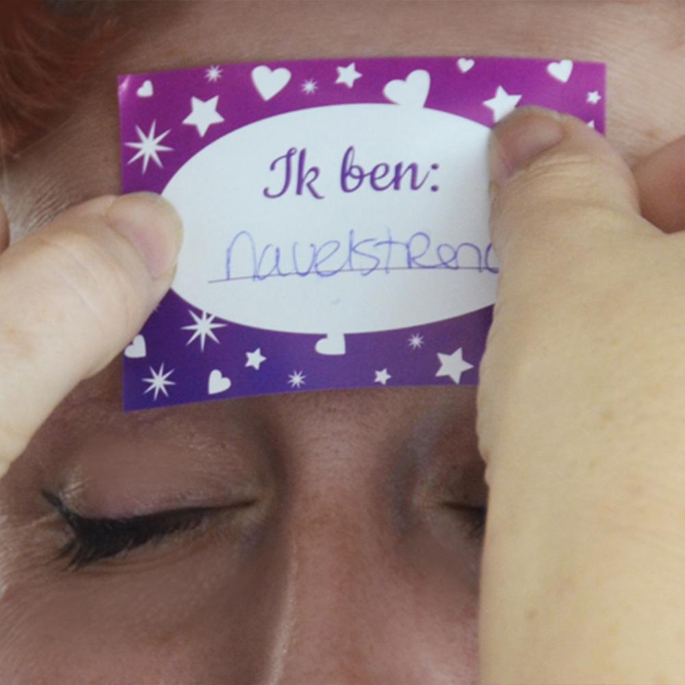 Wie ben ik spel van het babyshower spellenbox